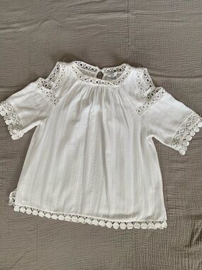 crown & ivy white Crochet Yoke Peasant Top with cold shoulder opening